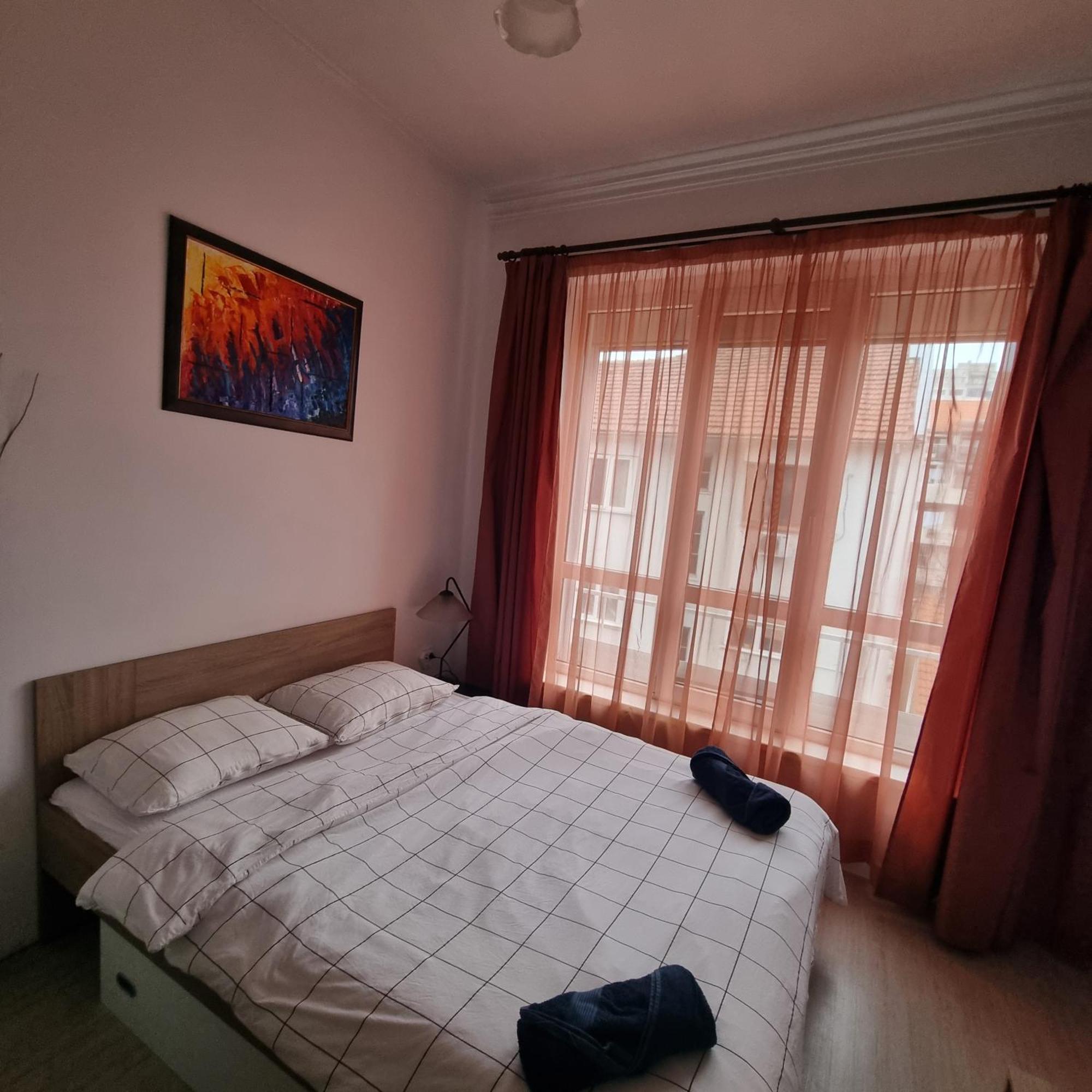 Lovely 1 Bdr In Center Appartement *
